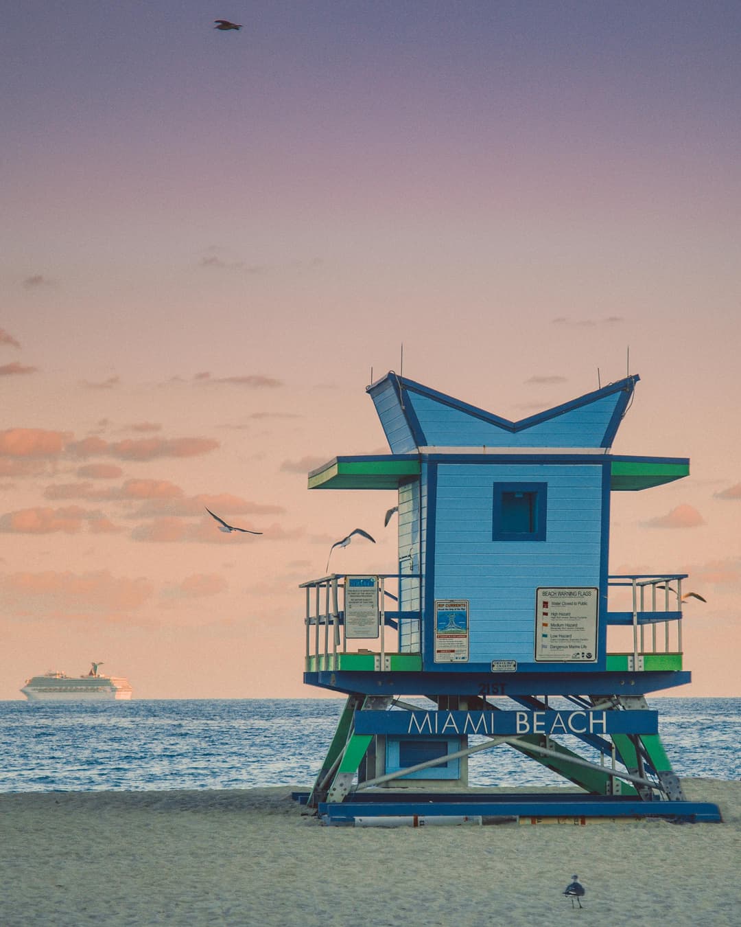 https://a.storyblok.com/f/302737/2160x2700/b8b56d7af7/miami_beach.jpg