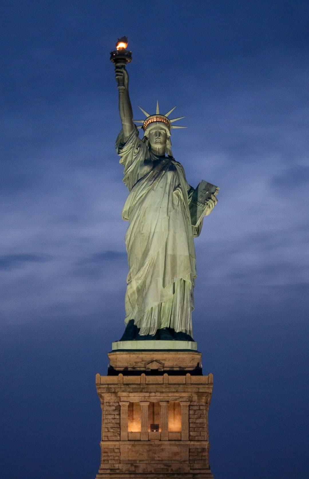 https://a.storyblok.com/f/302737/2231x3456/0a1a89b5c8/nyc_frihetsgudinnan.jpg