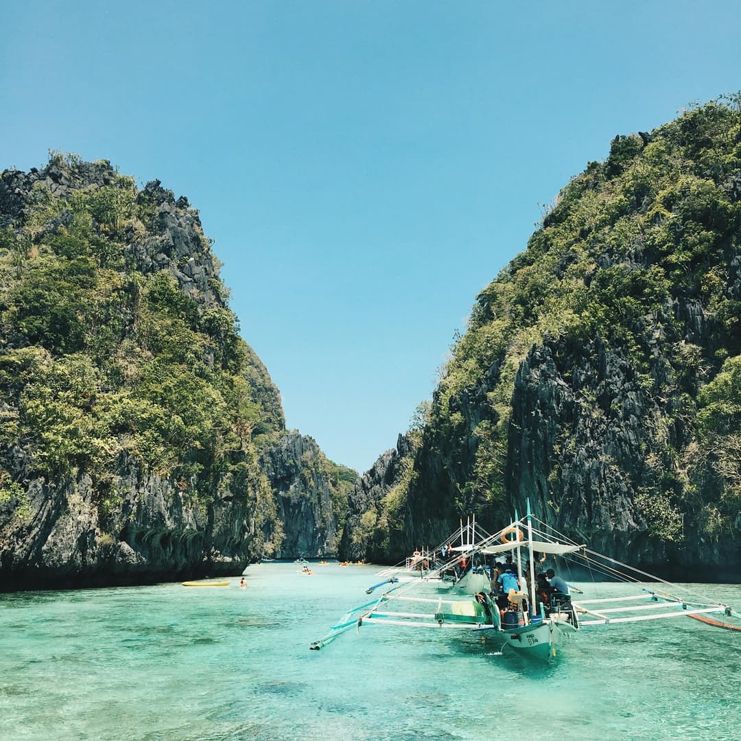 https://a.storyblok.com/f/302737/2448x2448/0dc6ba4e26/philippines_elnido.jpg