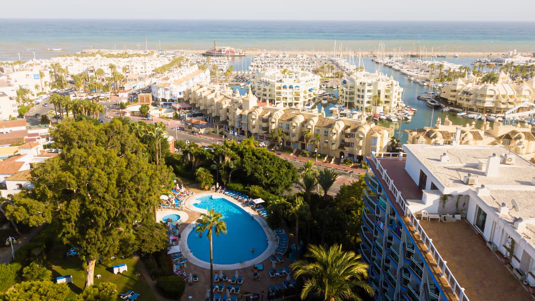 https://a.storyblok.com/f/302737/2453x1378/5d9a99f2ca/aerial_view.jpg