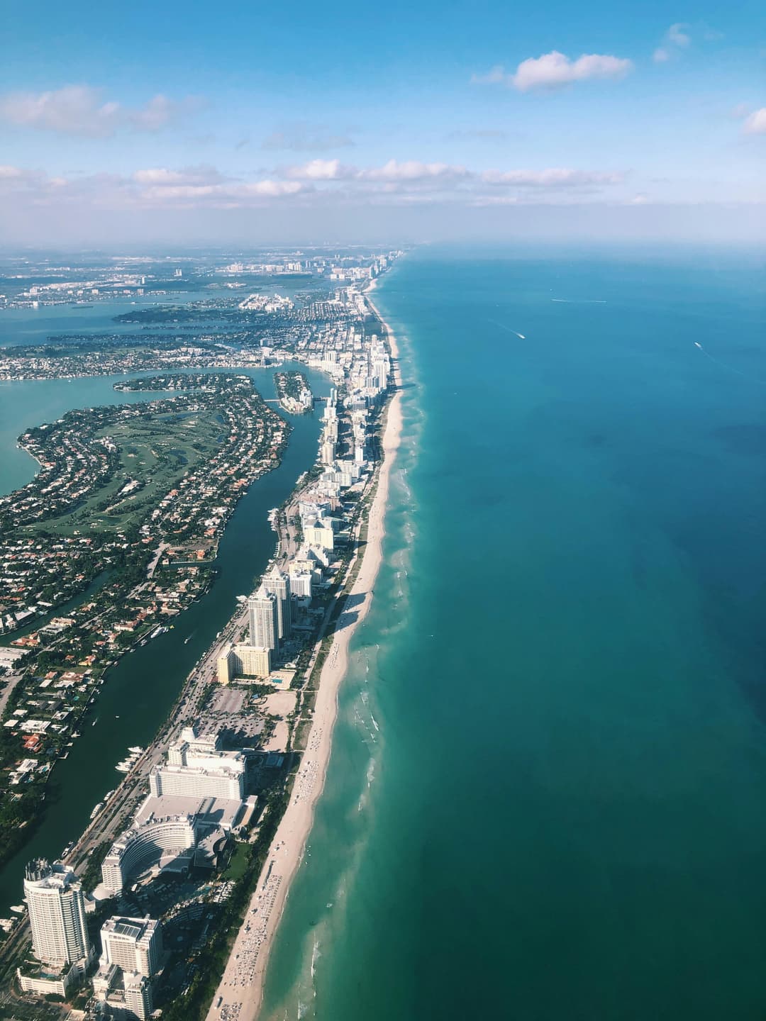 https://a.storyblok.com/f/302737/3024x4032/183fb1c630/miami_beach_overview.jpg