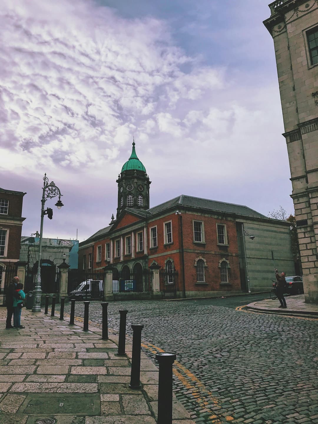 https://a.storyblok.com/f/302737/3024x4032/83b644ff9f/dublin_streetview01.jpg