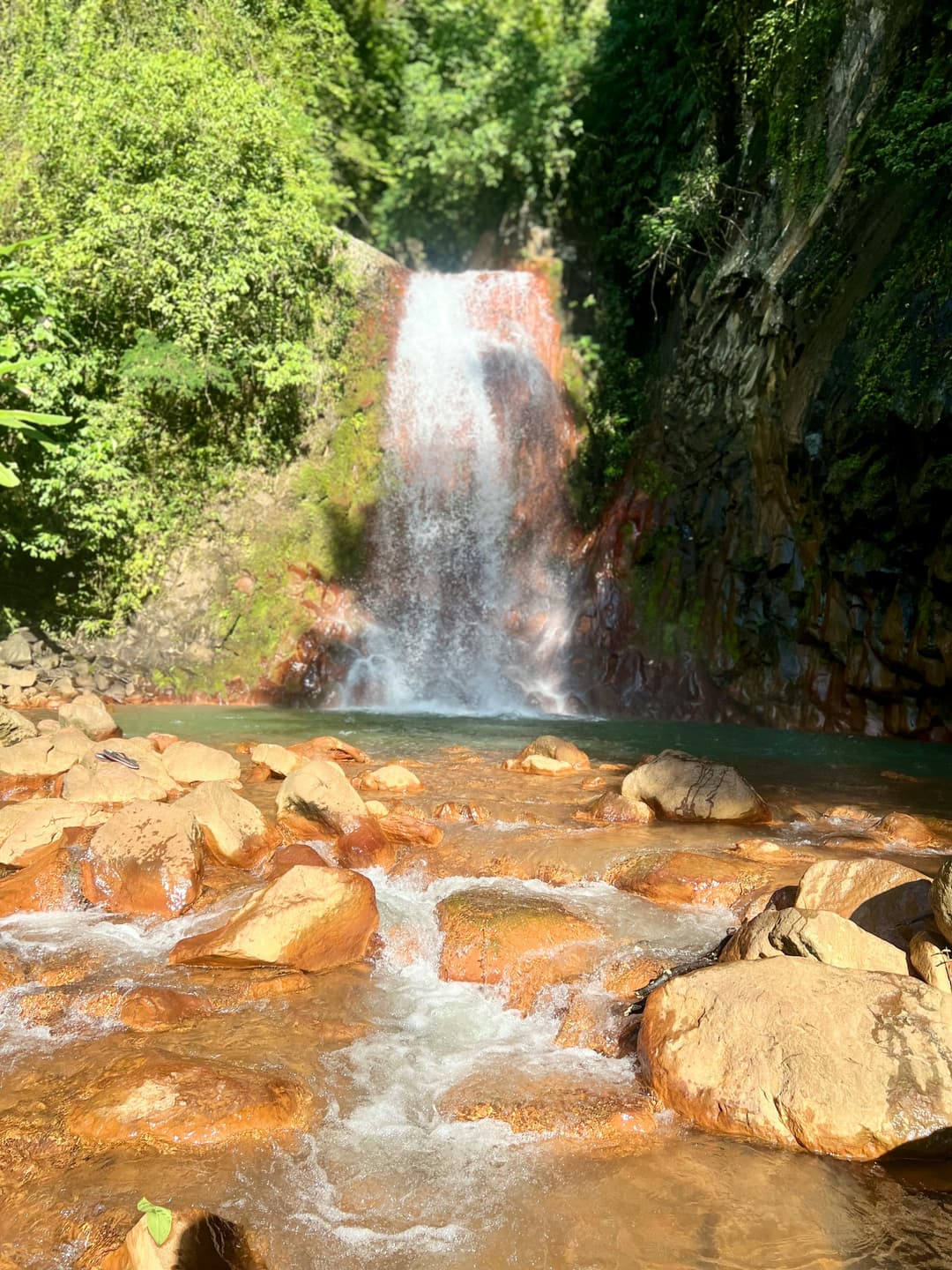 https://a.storyblok.com/f/302737/3024x4032/f4fc1436f1/philippines_hotsprings.jpg