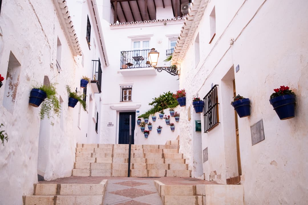 https://a.storyblok.com/f/302737/3200x2133/a9725ffe9a/mijas_2_shutterstock_2300947795.jpg