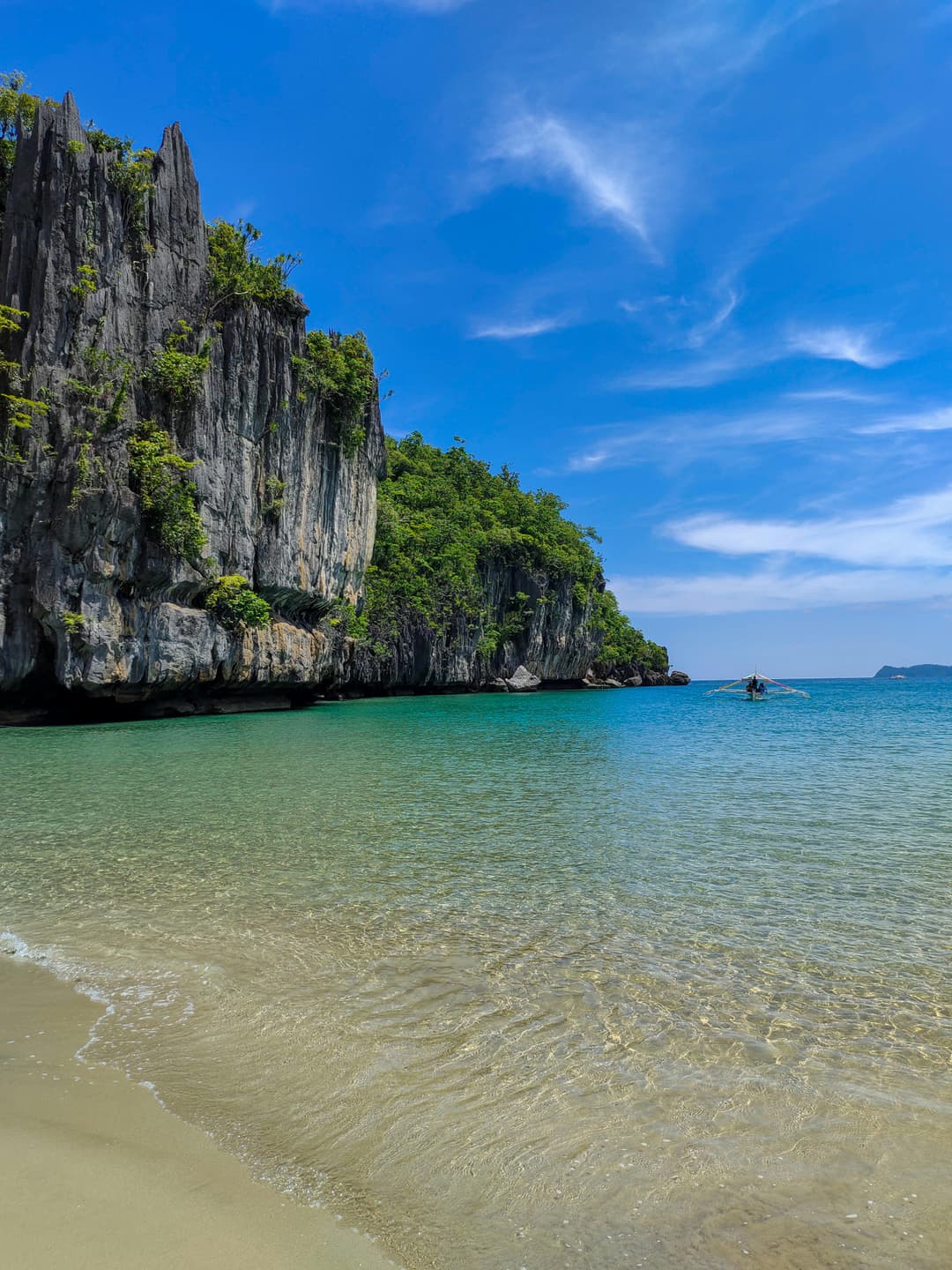 https://a.storyblok.com/f/302737/3456x4608/8e6edb4720/phillipines_beachview_elnido.jpg