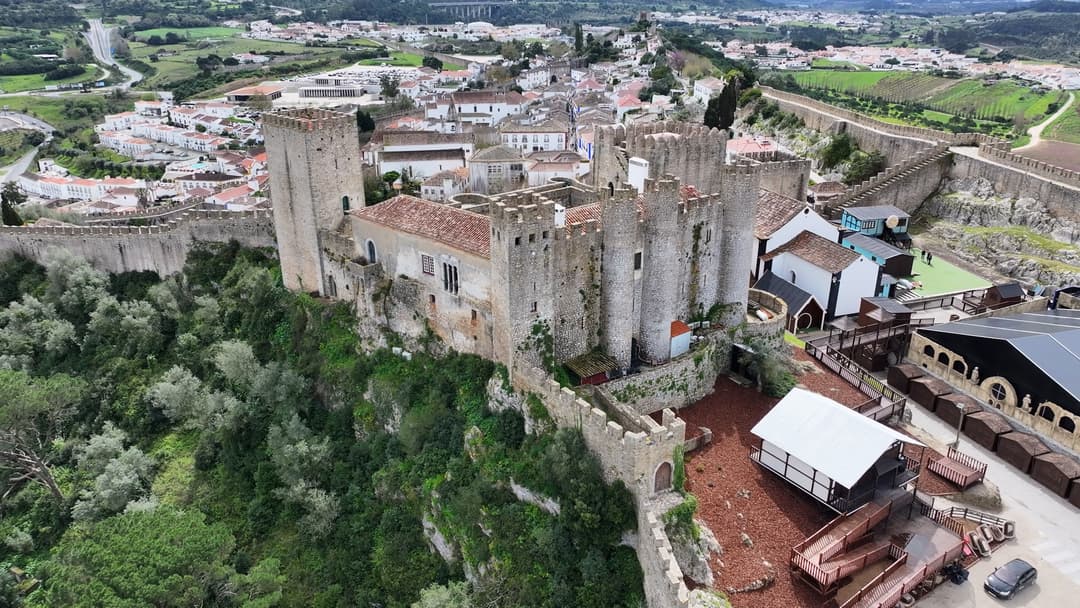 https://a.storyblok.com/f/302737/3840x2160/da881037d5/obidos_3_shutterstock_2623880051.jpg