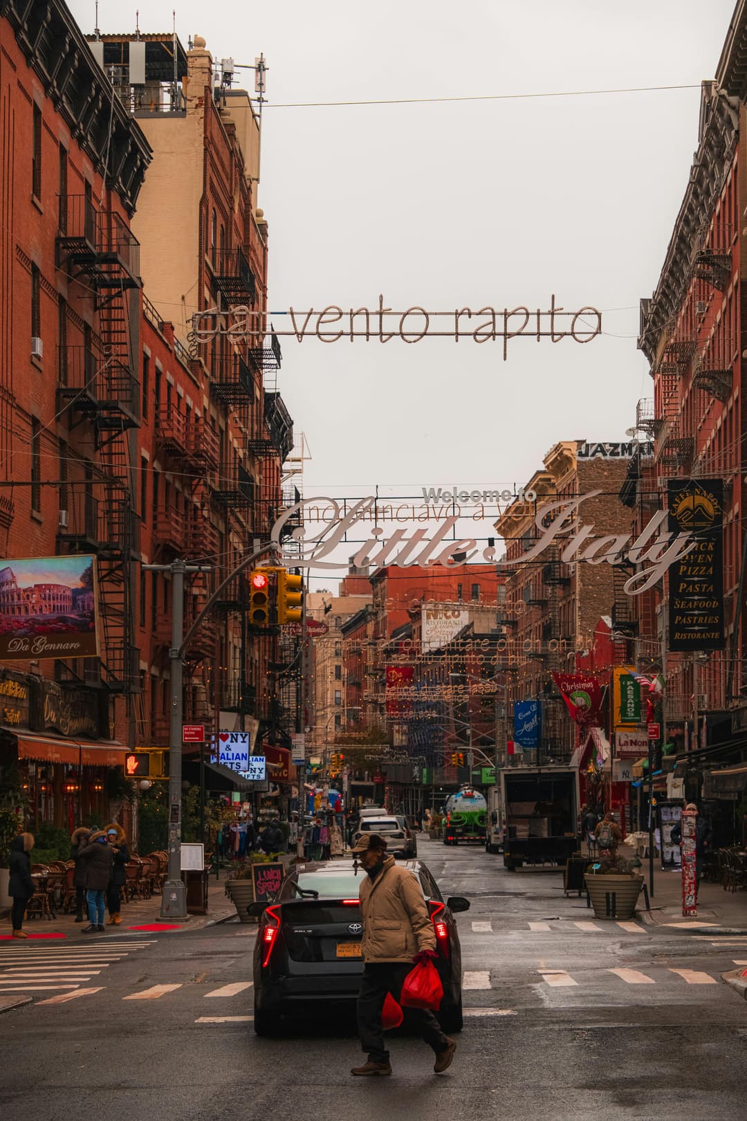 https://a.storyblok.com/f/302737/4000x6000/a300938be6/nyc_littleitaly.jpg
