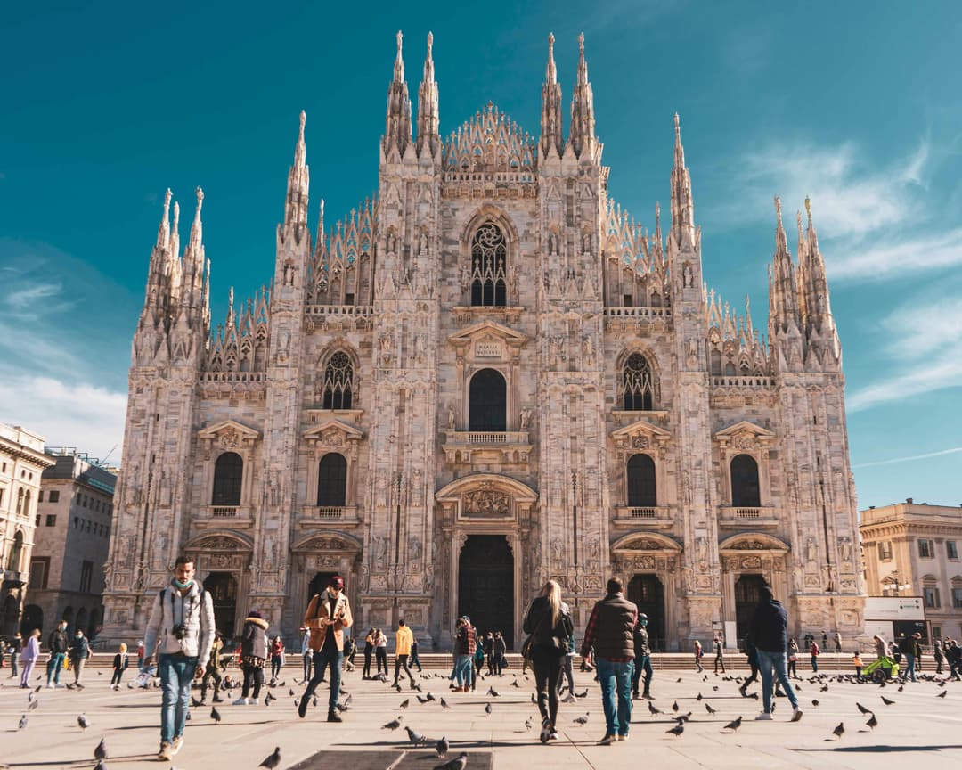 https://a.storyblok.com/f/302737/4972x3978/c4ce0675e2/milano_domen01.jpg