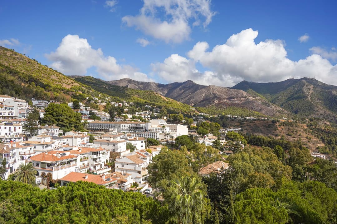 https://a.storyblok.com/f/302737/5000x3333/06b7c515f9/mijas_3_shutterstock_2412554411.jpg