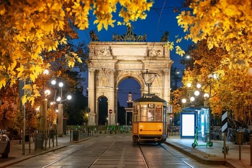 https://a.storyblok.com/f/302737/500x334/bc9ee33894/milano_streetview02.jpg
