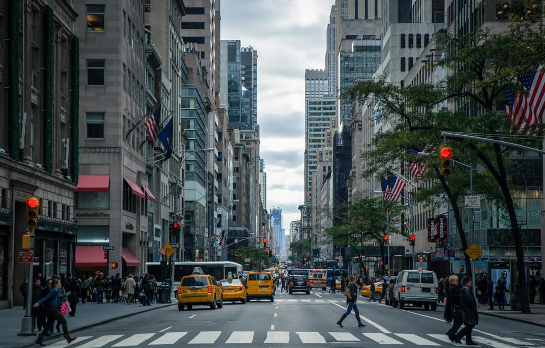 https://a.storyblok.com/f/302737/5088x3253/b13e891ea9/nyc_streetview01.jpg