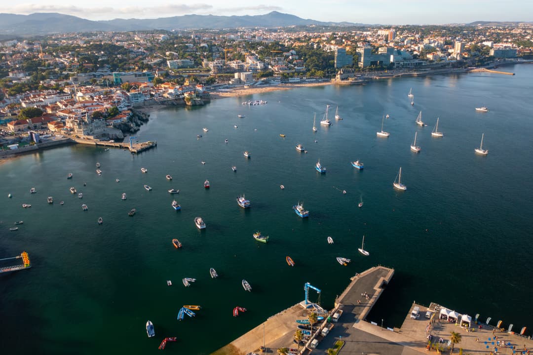 https://a.storyblok.com/f/302737/5464x3640/3208242df8/cascais_shutterstock_2549846127.jpg