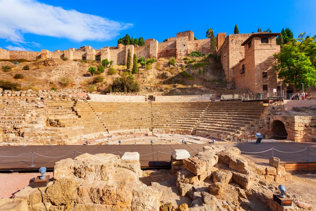 https://a.storyblok.com/f/302737/5616x3744/eb0a6e876c/malaga_3_shutterstock_2304771295.jpg