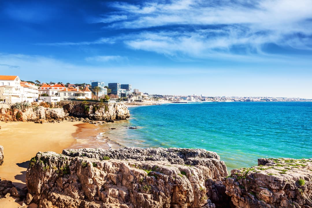https://a.storyblok.com/f/302737/6000x4000/b9ffbd1161/estoril_2_shutterstock_1033425952.jpg