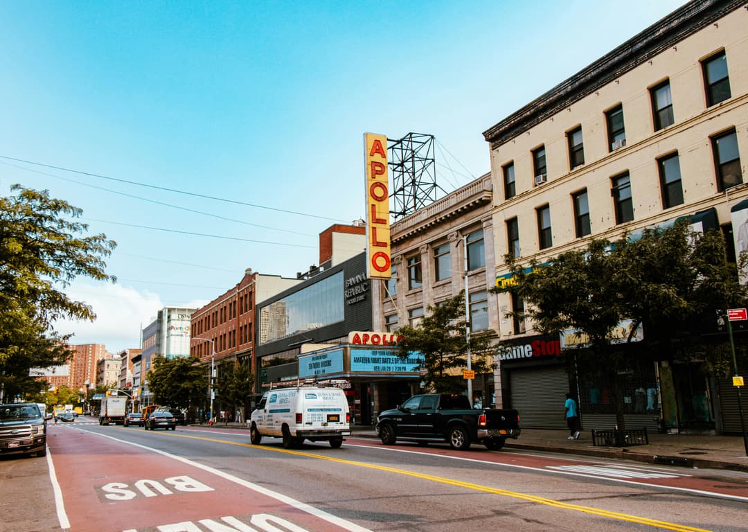 https://a.storyblok.com/f/302737/6296x4481/36b24c36b7/nyc_bronx_apollotheatre.jpg