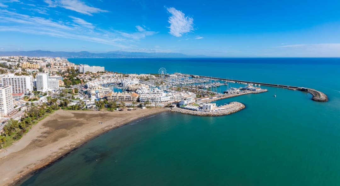 https://a.storyblok.com/f/302737/6559x3595/a691559813/benalmadena_1_shutterstock_2563752673.jpg