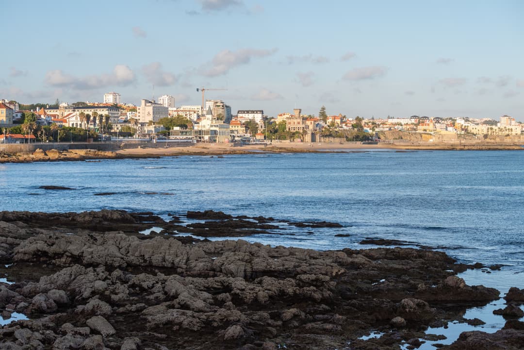 https://a.storyblok.com/f/302737/7263x4847/3654aa98af/estoril_3_shutterstock_2523983429.jpg
