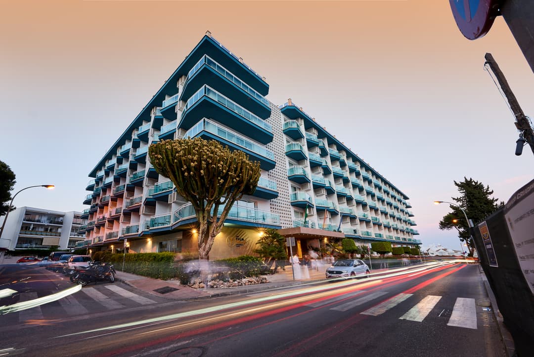 https://a.storyblok.com/f/302737/7368x4917/dfbd12c92e/1-exterior_fachada_tarde.jpg